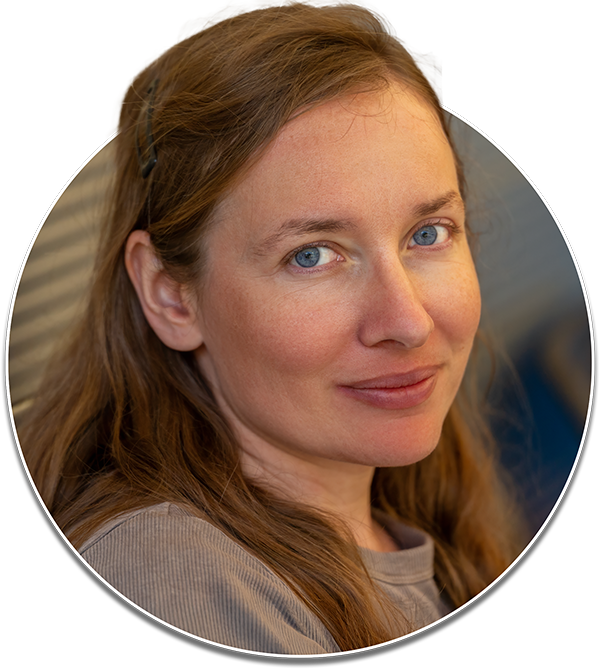 Bożena Ćmak - profile photo - graphic consultant